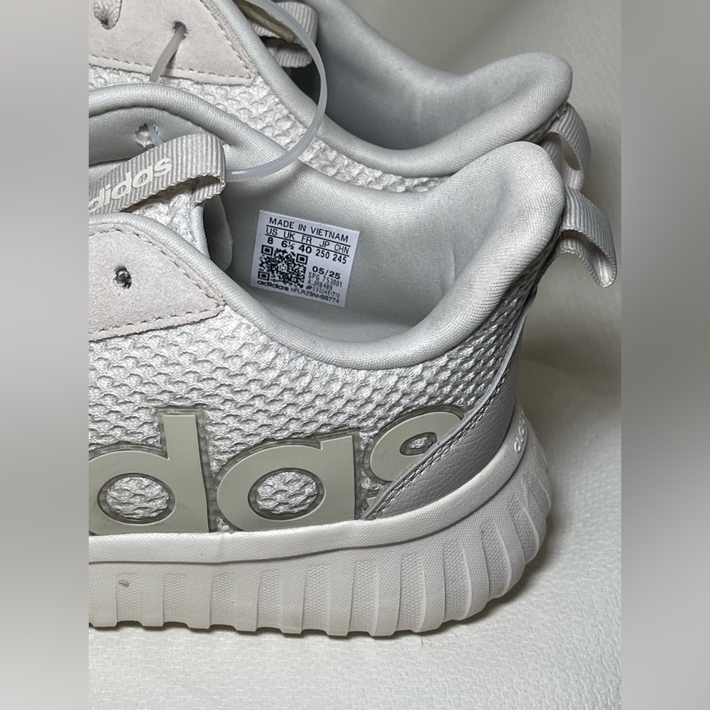 NWT Adidas Women’s Off-White Beige Mesh Athletic Shoe Sneakers Size 8 - Picture 11 of 15